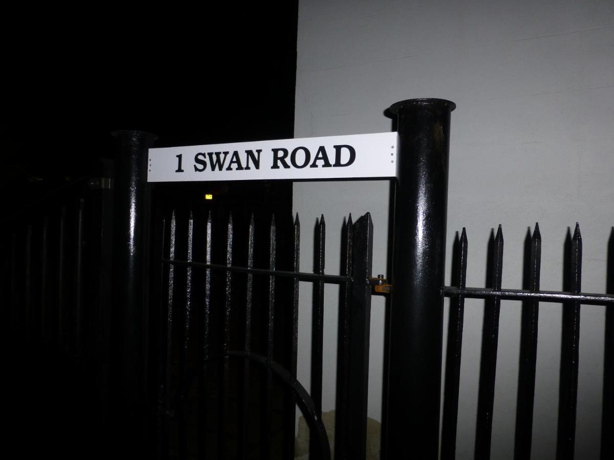 Swan Guest House London - Heathrow ヒースロー エクステリア 写真